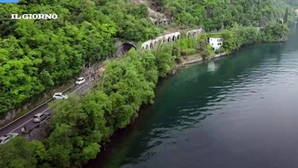 La frana sfonda il tetto della galleria Fiumelatte