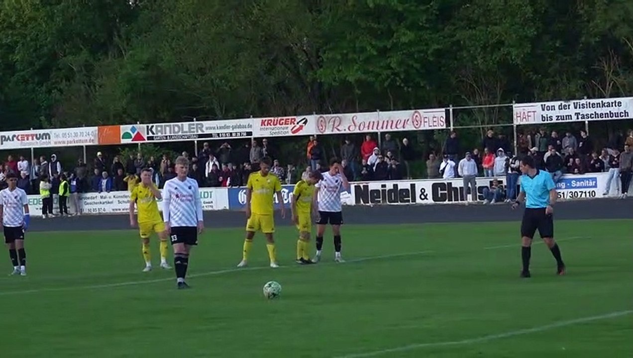 Mattis Mühlhaus verschießt Elfmeter für die SVG im Derby gegen 05