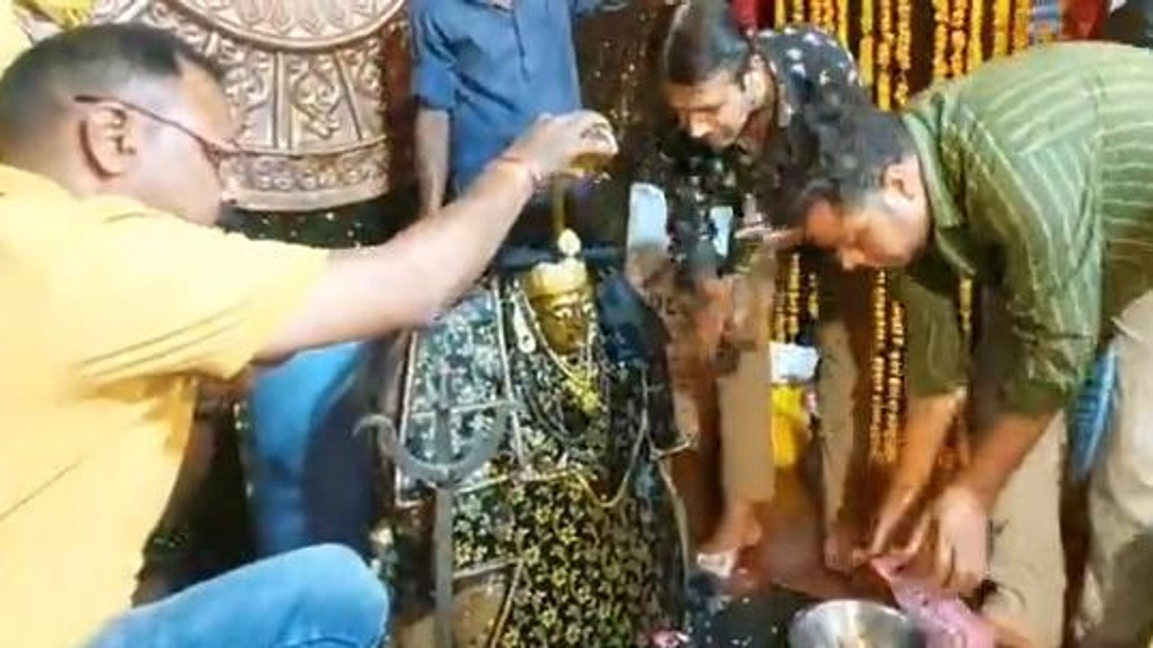 शनि जयंती विशेष: किस राशि पर है शनिदेव की साढ़े...