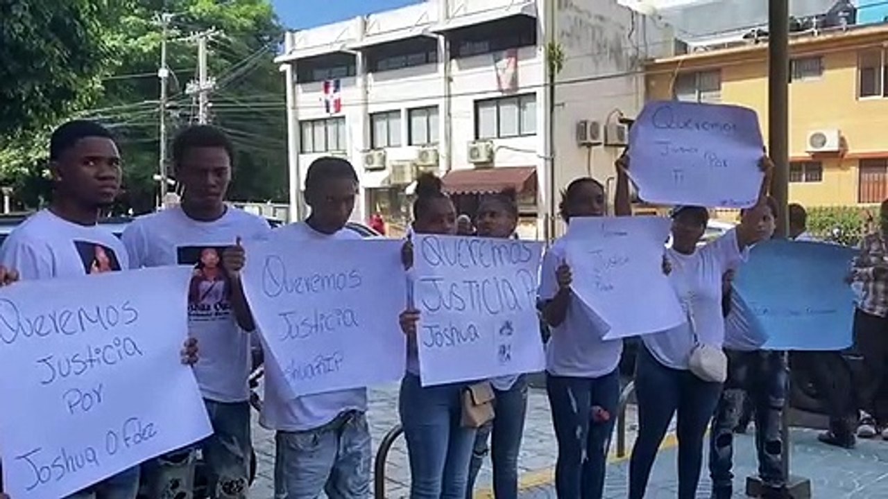Familiares y amigos piden “justicia por Joshua" en Palacio de Justicia de Ciudad Nueva