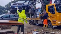 Maltempo, a Faenza tutti in strada a togliere l'acqua e il fango