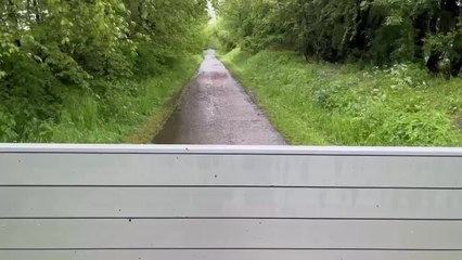 Le long du RAVeL de Waudrez, ces batardeaux permettent de temporiser l'écoulement des eaux en cas de forte pluie