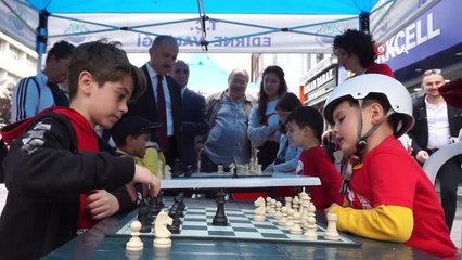 Edirne'deki Gençlik Şöleninde Renkli Görüntüler Oluştu