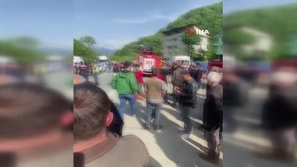 Otomobil karşı yönden gelen kamyonetle çarpıştı: 5 yaralı