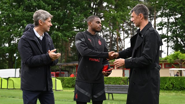 Kalulu rewarded for his 100 appearances in Rossonero