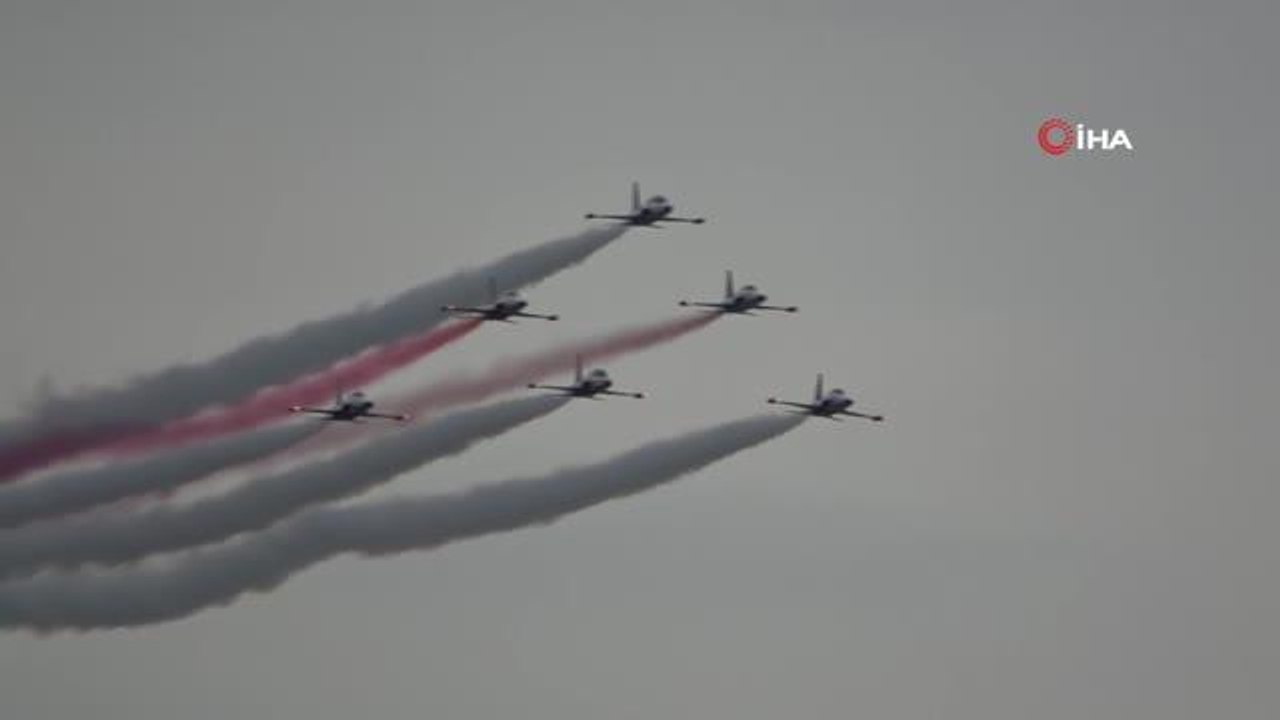 Türk Yıldızları ve Solo Türk gösterileri nefes kesti
