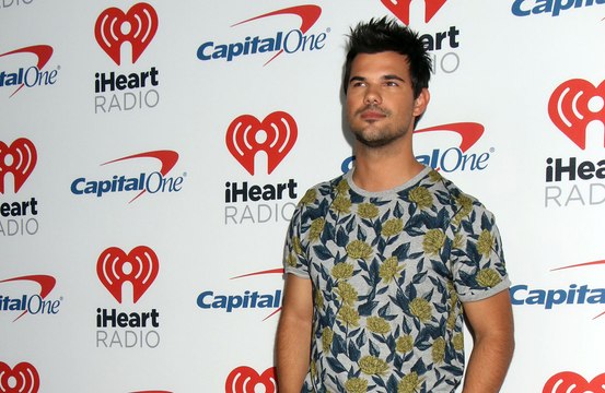Taylor Lautner 'was definitely joking' when he made Taylor Swift and John Mayer comments