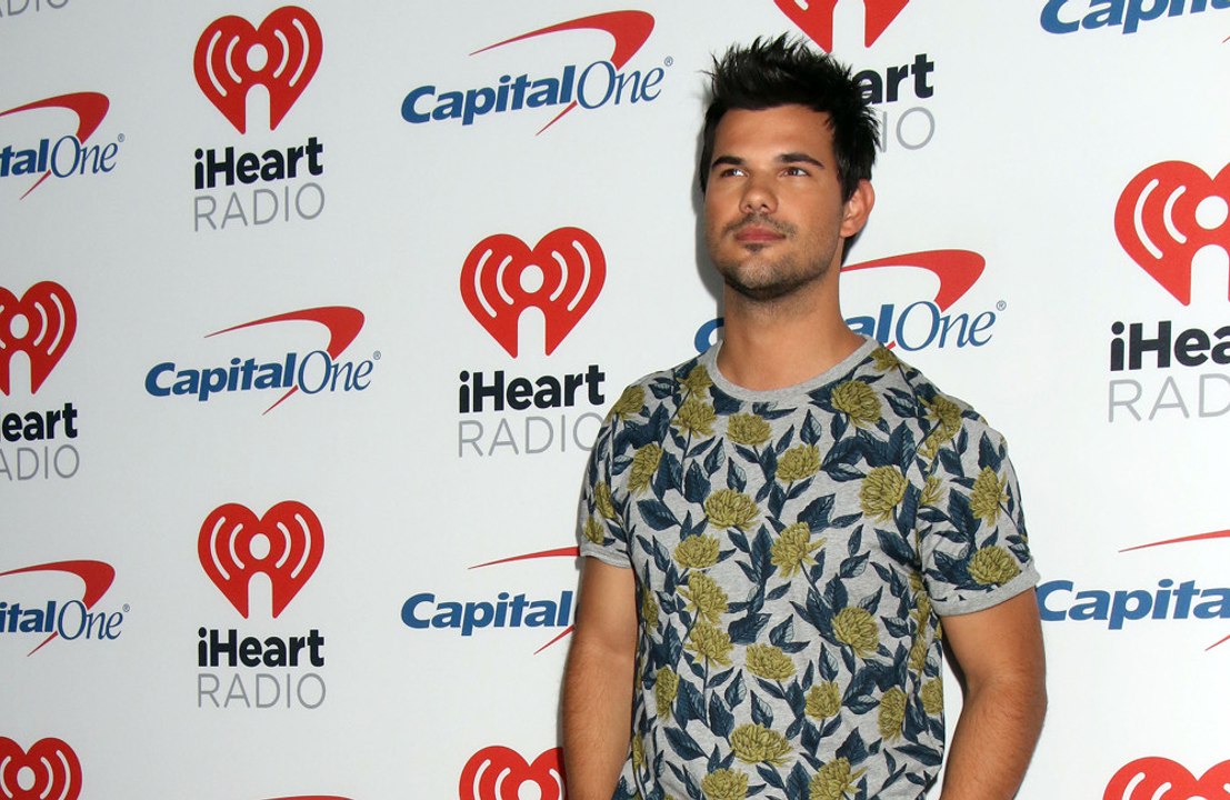 Taylor Lautner 'was definitely joking' when he made Taylor Swift and John Mayer comments