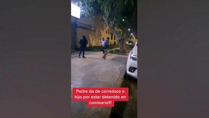 Padre corretea a su hijo a correazos tras encontrarlo recluido en la comisaría “¡Respeta!”