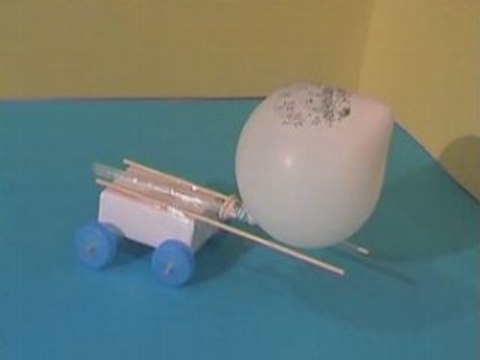 Voiture à réaction expérience petits débrouillards