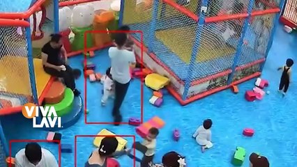 Hombre golpea y lanza a niño en área de juegos por "tumbar" a su hijo