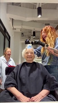 Avó pinta o cabelo de várias cores e 'derrete' a Internet. Eis o processo