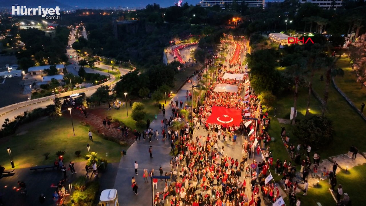19 Mayıs yurtta fener alayı ile kutlandı