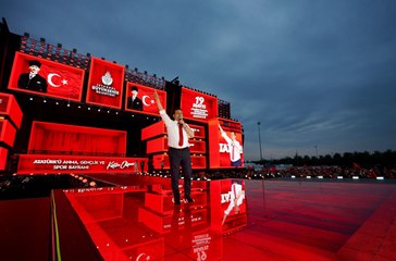 İmamoğlu  yüzbinlerce gence konuştu: Kara bulutlar dağılacak ve gençlik kazanacak