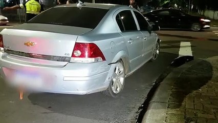 Vectra com documentos atrasados é recolhido ao pátio da PM após acidente no Centro