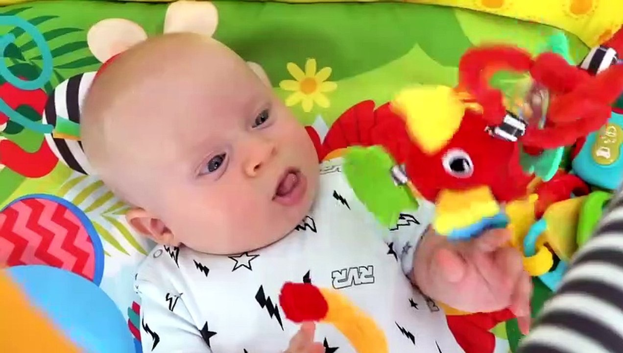 Diana and Roma Play in New Room - Collection of videos for children