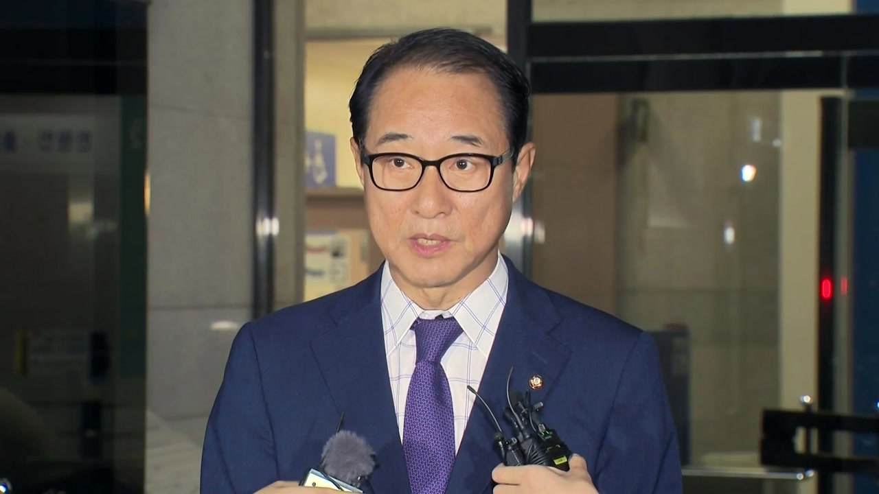 '돈봉투 의혹' 이성만 13시간 검찰 조사...현역 의원 줄소환 전망 / YTN