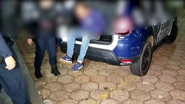 Homem invade restaurante, agride clientes e funcionários e acaba preso