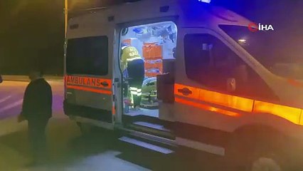 Alkollü ve ehliyetsiz sürücü yol kenarında duran tıra çarptı: 3 yaralı