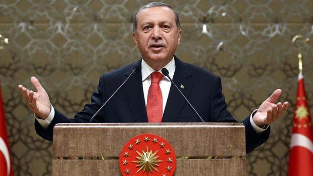 Cumhurbaşkanı Erdoğan'dan gençlere çağrı: Çizmeye çalıştıkları o karanlık tabloya aldırış etmeyin