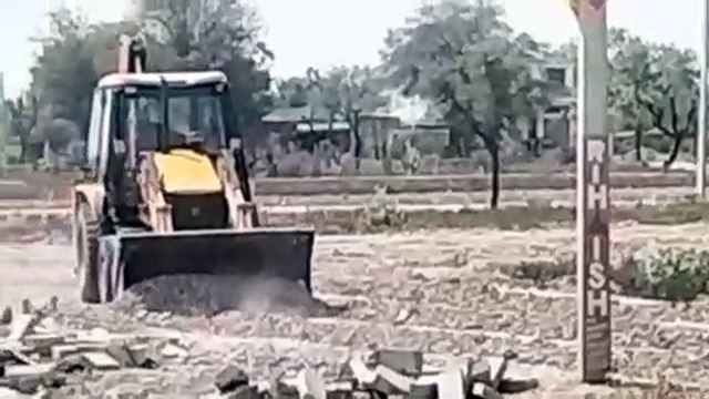 14 बीघा भूमि पर बस रही तीन अवैध कॉलोनी ध्वस्त