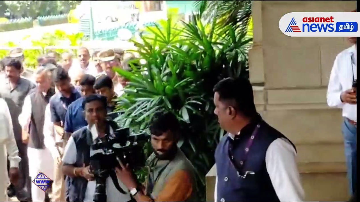 Video: திடீரென படியில் விழுந்து வணங்கிய கர்நாடக துணை முதல்வர் டி.கே சிவக்குமார் - ஏன் தெரியுமா?