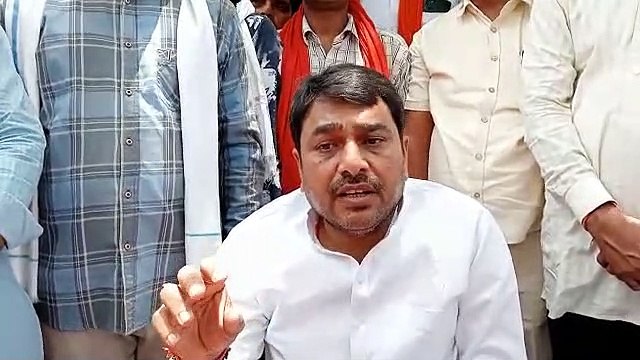 Video: महिला CO के खिलाफ धरने पर बैठे बीजेपी विधायक, जानिए वजह