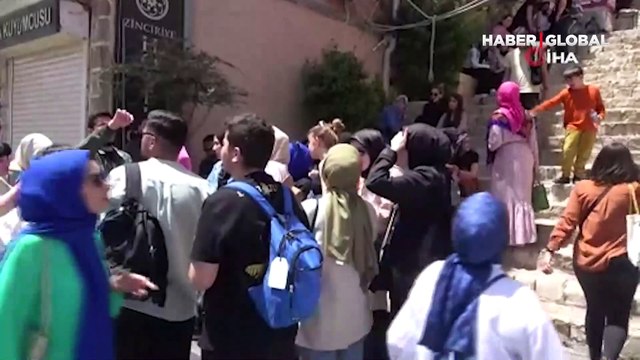 Mezopotamya'nın incisi Mardin'e turist akını... Gördükleri eşsiz manzaralara hayran kalıyorlar