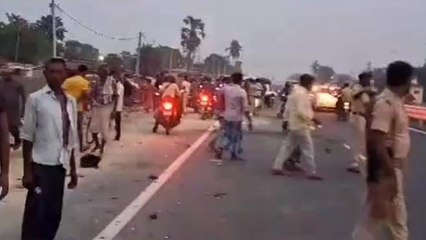 पूर्णिया: हाईवा ने बाइक सवार युवकों को मारी टक्कर, एक व्यक्ति मौत