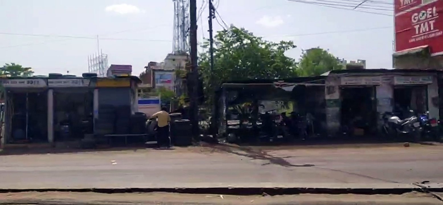 शहर में विभिन्न ट्रांसफार्मरों के नीचे जान जोखि...