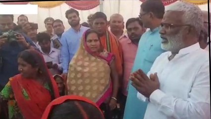 गाज़ीपुर: जनता के बीच मंत्री स्वतंत्र देव सिंह, जोड़े हाथ, किया ये वादा