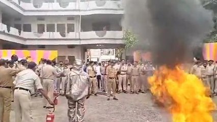 राजगढ़: आगजनी होने पर कैसे करे बचाव कार्य, जिलेभर के पुलिसकर्मी हुए शामिल