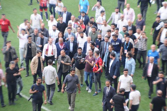 Bakan Nebati maçta yuhalandı: Meclis'te Hizbullah istemiyoruz