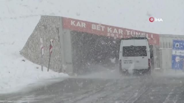 Van'da kar yağışı ve sağanak yağış etkili oldu