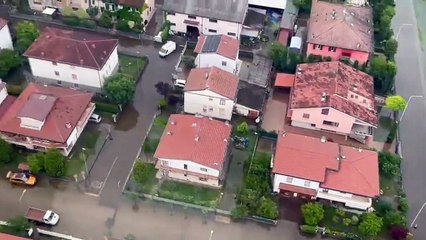 Tải video: Alluvione Emilia Romagna, in volo sui territori martoriati - Video