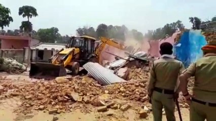 Video Story - दुष्कर्म के आरोपी ने शासकीय भूमि पर कर रखा था अतिक्रमण, प्रशासन ने किया जमीदोज