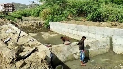 दीवार बनाकर रोक रहे नालों का झील में जाता पानी