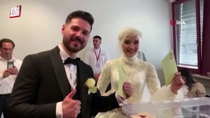 Önce oy kullandılar sonra nikah masasına oturdular