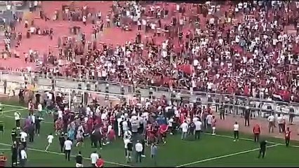 Yeni Mersin İdmanyurdu taraftarları Nureddin Nebati'yi protesto etti