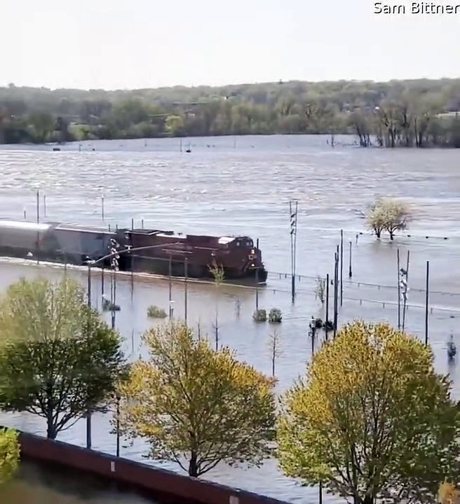 Train marche de hautes eaux