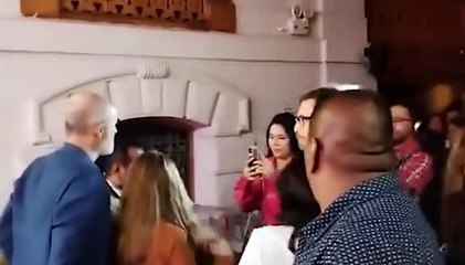 Carlos Alcántara hace desplante a Henry Spencer