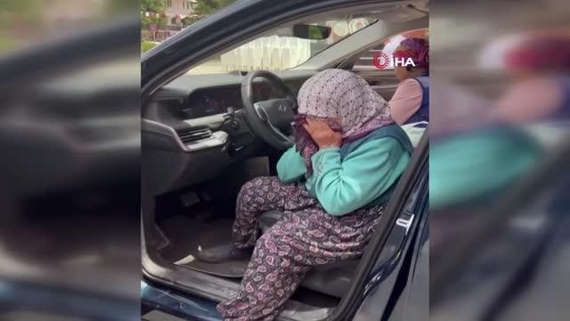 TOGG'u görünce gözyaşlarına boğulan Zülfiye nine: Tayyip oğlum benim ömrüm de senin olsun