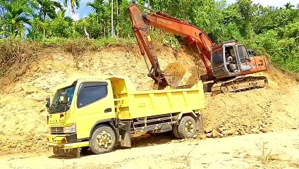 Hitachi EX 210K Excavator Fills Trucks Very Easily