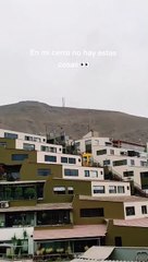 Скачать видео: Tiktoker muestra como suben a cerros de Surco