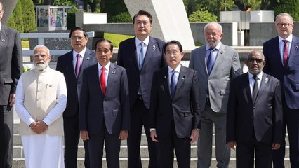 [현장영상+] G7 초청국 히로시마 원폭 자료관 방문...尹 부부도 동반 / YTN