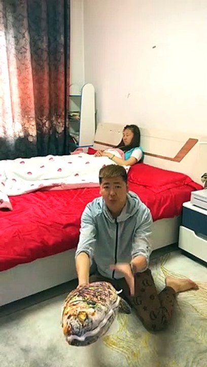 Best_Funny_Videos,__New_Chinese_Funny_Video_try_not_to_laugh_#short_#Funny_#Comedy(720p)(1)
