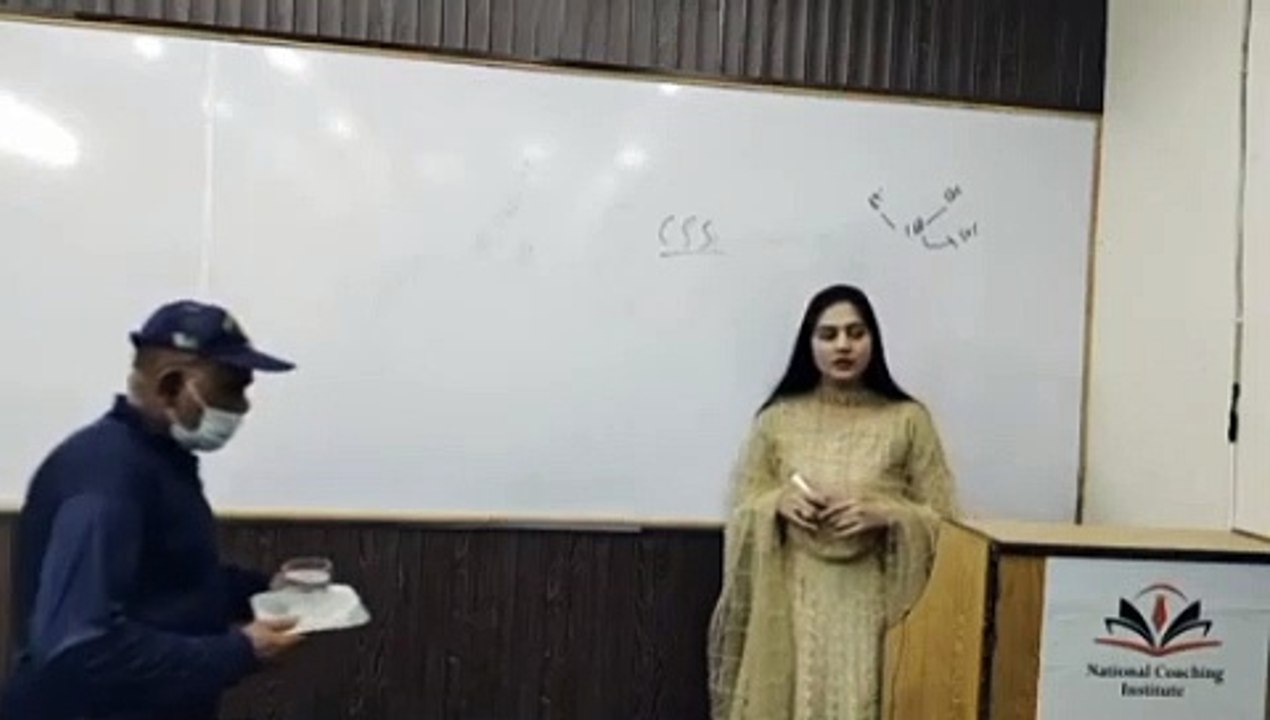 Miss Nayab (49th CTP, PSP) Conducting CSS'21 Seminar | English Essay CSS'21|CSS For Beginners