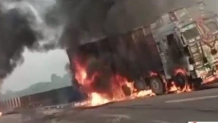 वाराणसी में भीषण हादसा, वाहनों में लगी आग; देखिए लाइव वीडियो