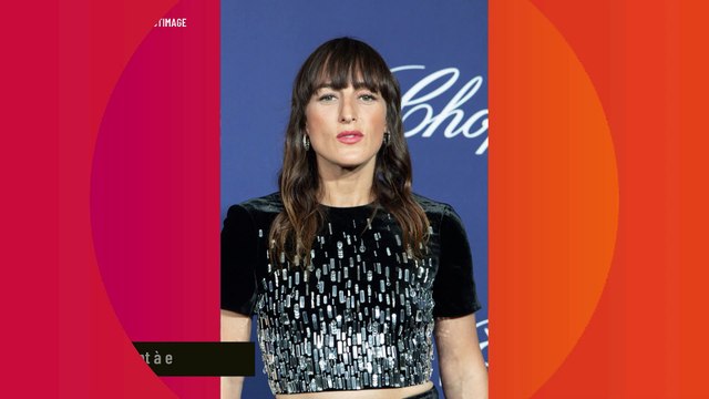 Clotilde Courau : Sensuelle en robe transparente, elle s'éclate devant Carla Bruni, grandiose avec ses plumes