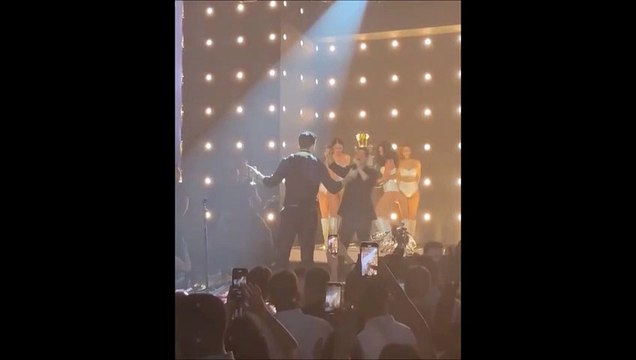 Κωνσταντίνος Αργυρός: Γενέθλια και γιορτή μαζί και ο Σάκης Ρουβάς τού έκανε μία μεγάλη έκπληξη!